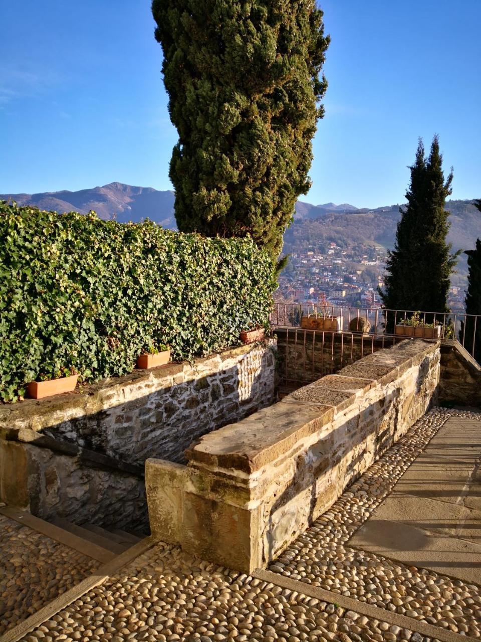 B&B Dimora Delle Donnole Bergamo Alta Exterior photo